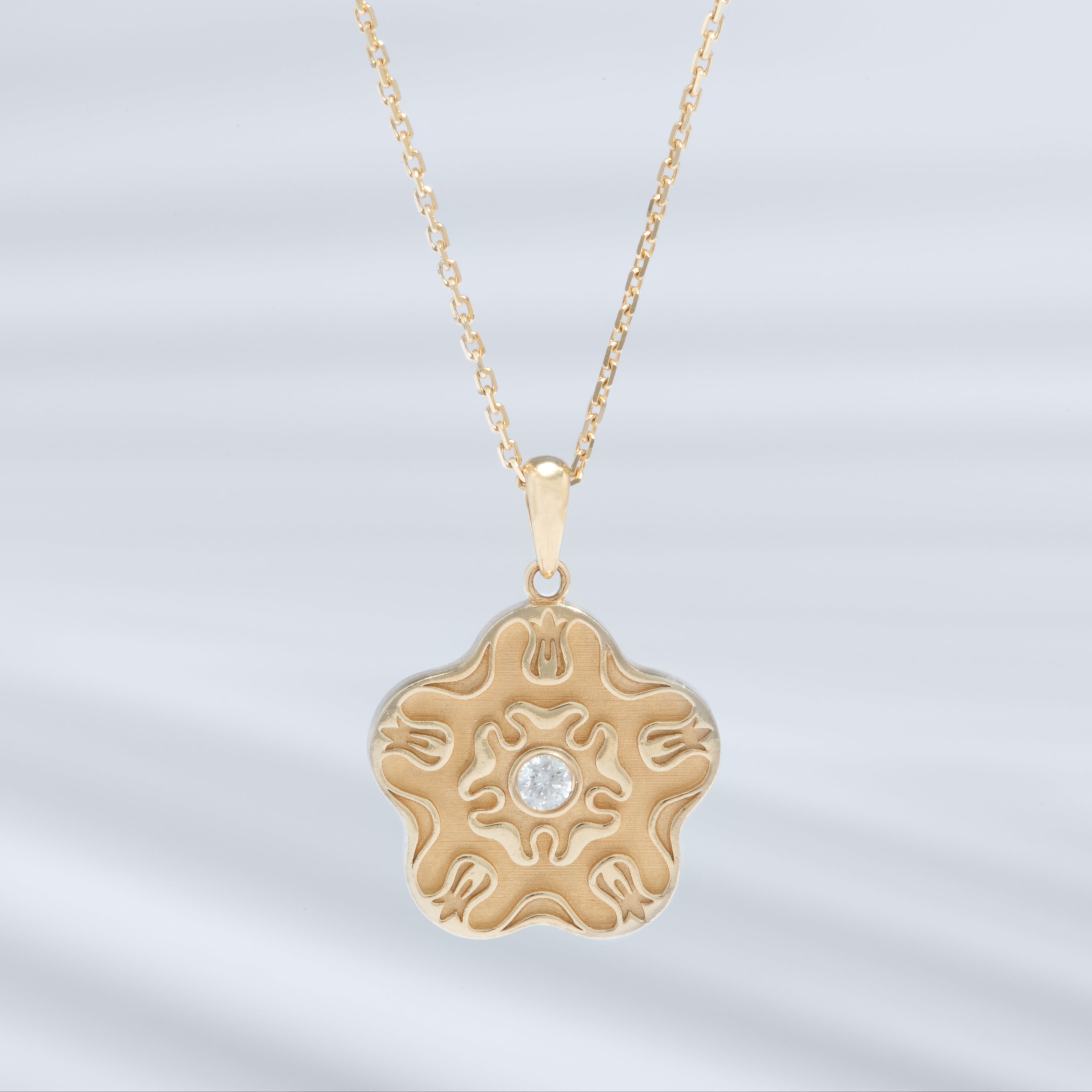 HIE Signature Necklace - Medium