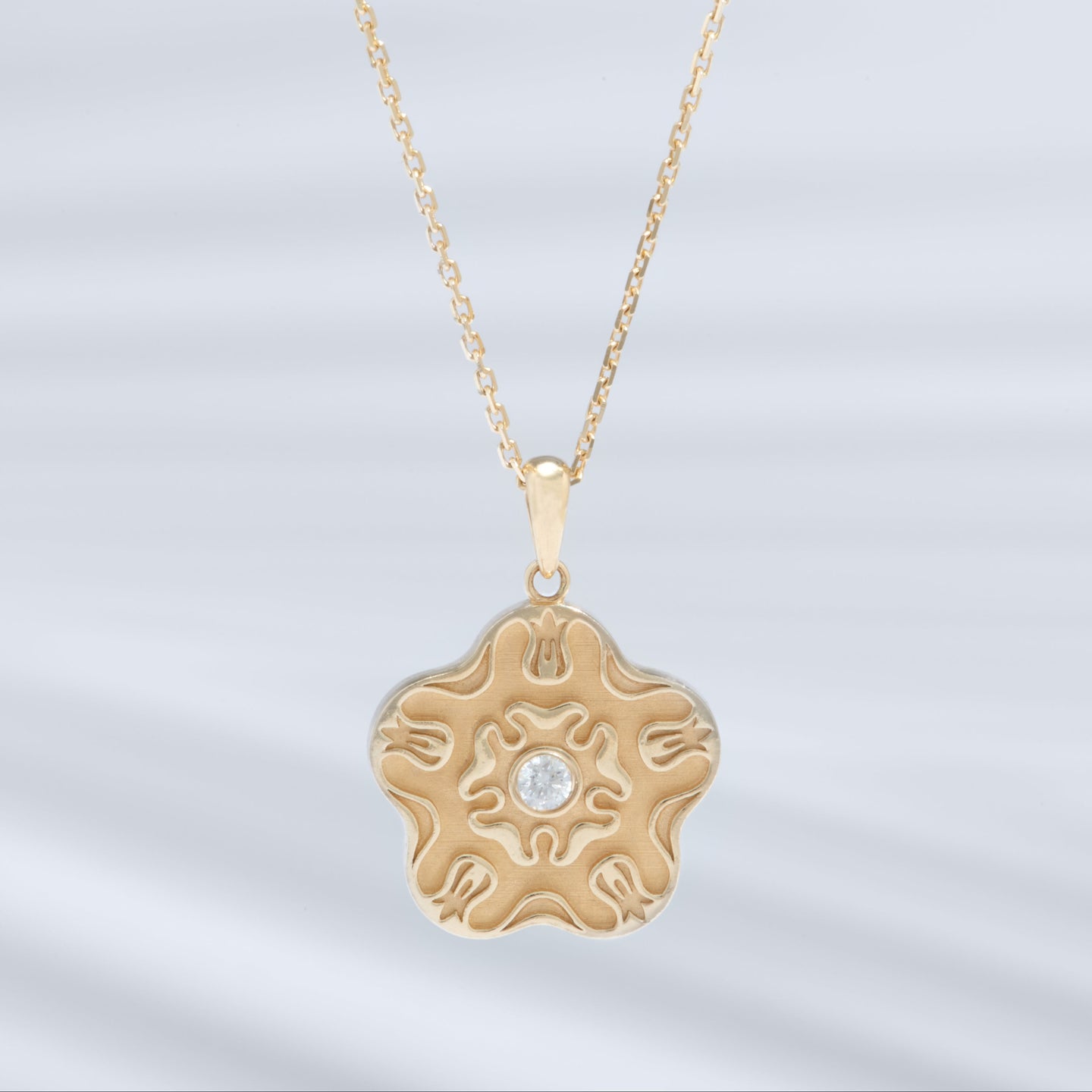 HIE Signature Necklace - Medium