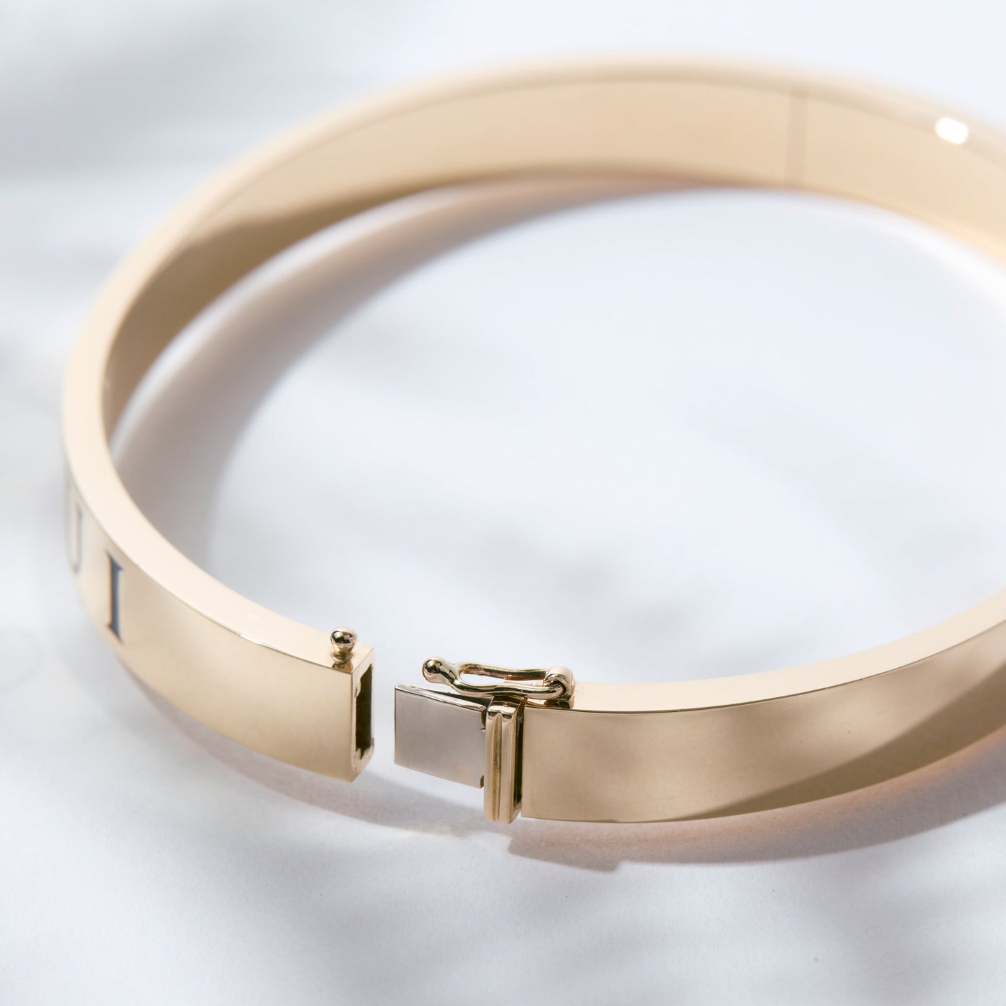 Aloha Nui Bangle with Clasp/Hinge