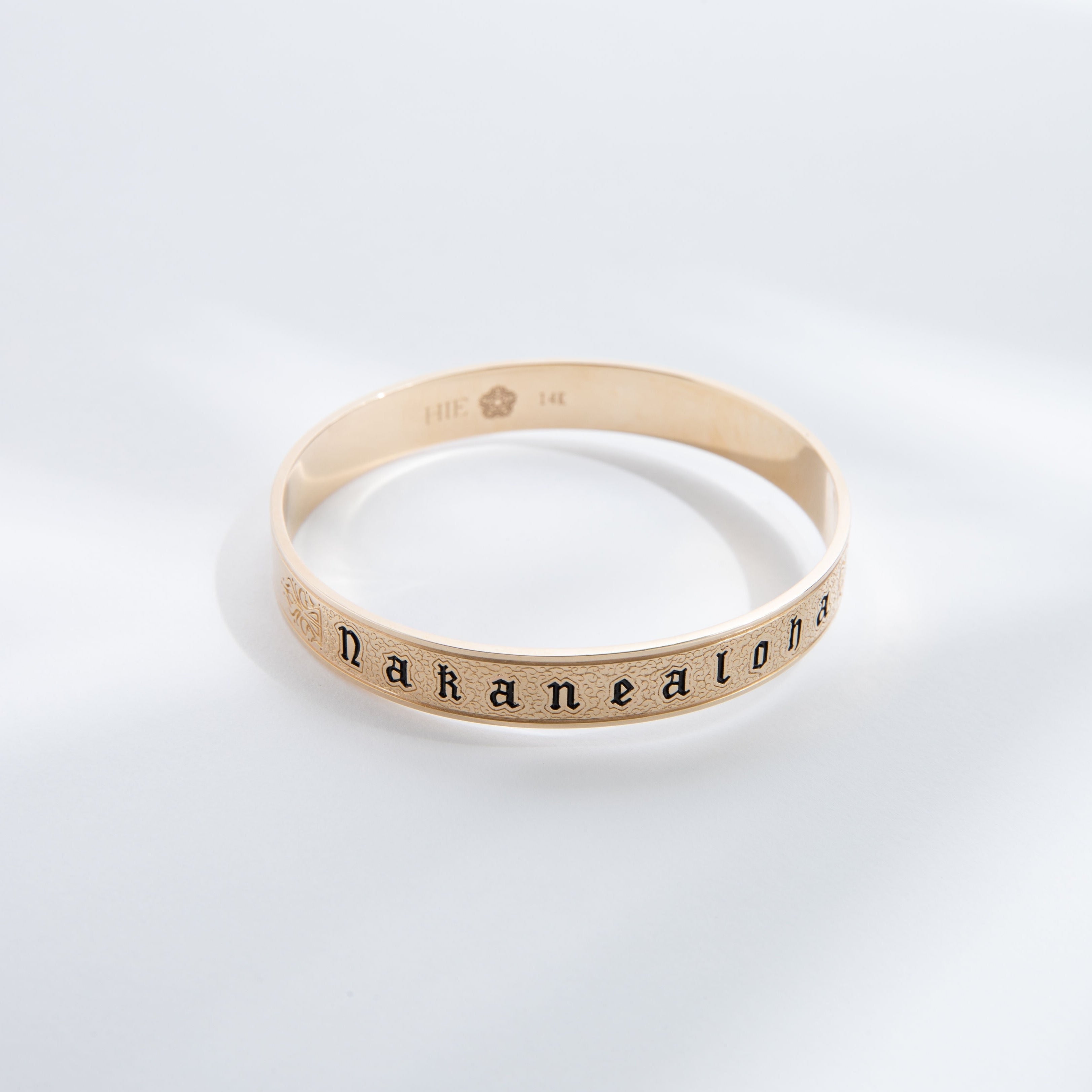 Hie Amelia Ana 10mm bangle bracelet in gold