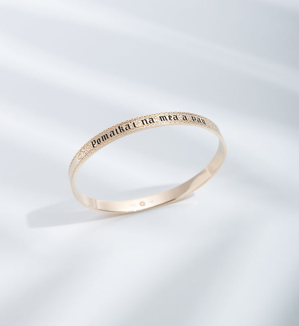 HIE 1881 Fleur De Lis gold bangle bracelet with engraving, standing upright